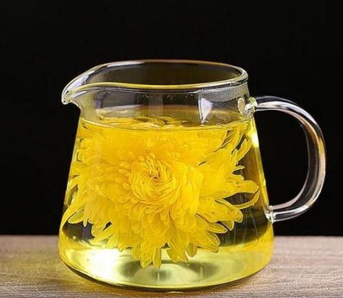 上聯 悠悠往事杯中酒,邀君賜下聯 漫漫人生盞上茶